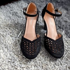 Women's closed toe heels